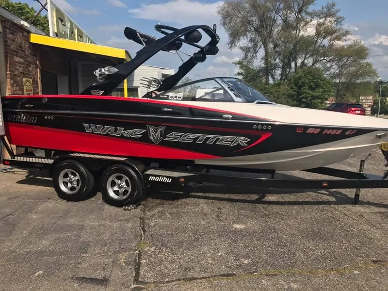 Red wakeboard boat - exterior after detailing