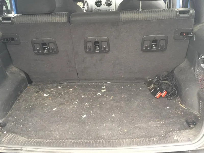 Gray SUV (cargo area) - interior detail