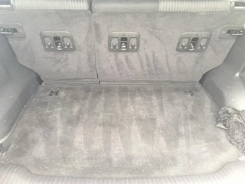 Gray truck (rear seats) - interior detail